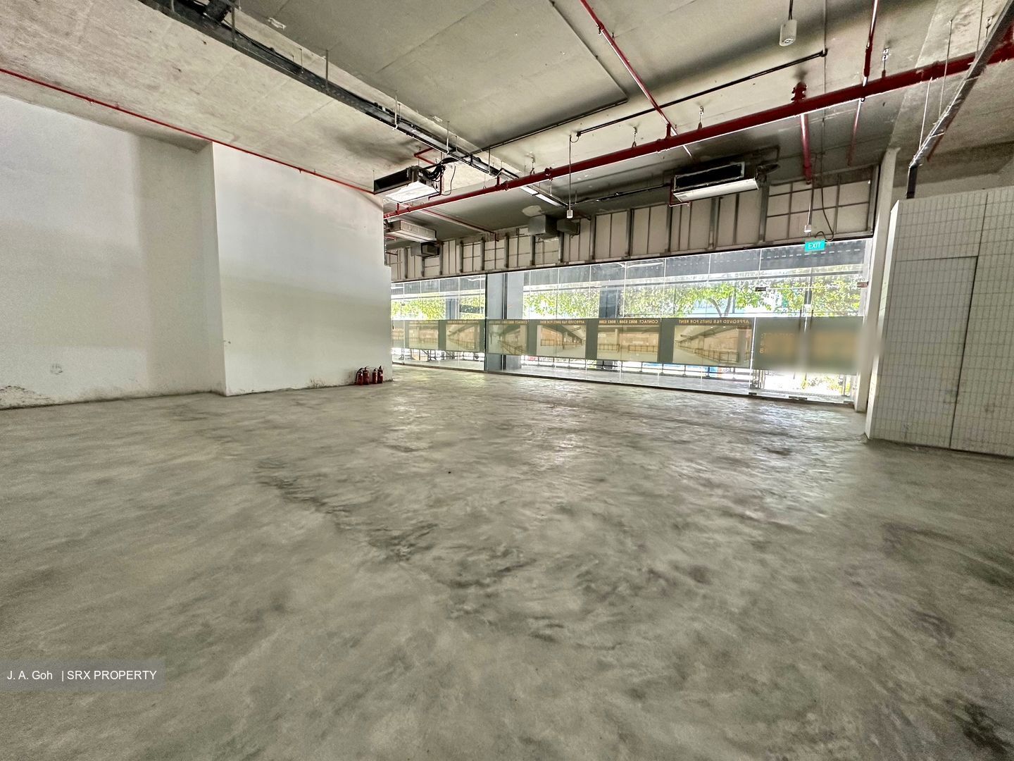 Middle Road (D7), Retail #523110631